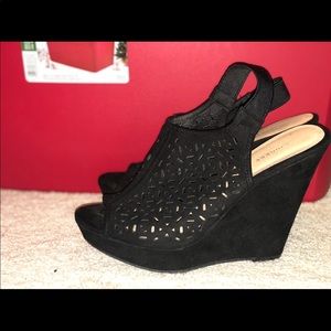 Super Cute DSW Black Wedges!